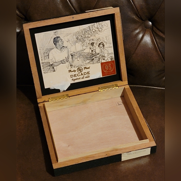 Empty Cigar Box - Picture 7 of 10